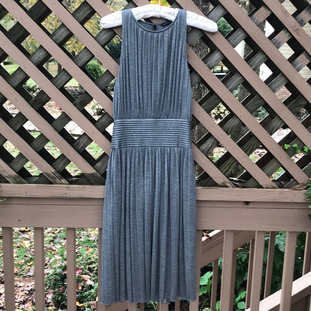 BANANA REPUBLIC SILK PLEATED DRESS